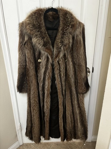 Full length raccoon - full,
