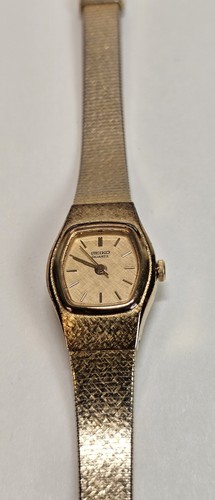 Seiko quartz women - women's, gold