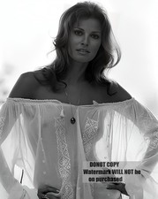 RAQUEL WELCH    8 x 10 in (20