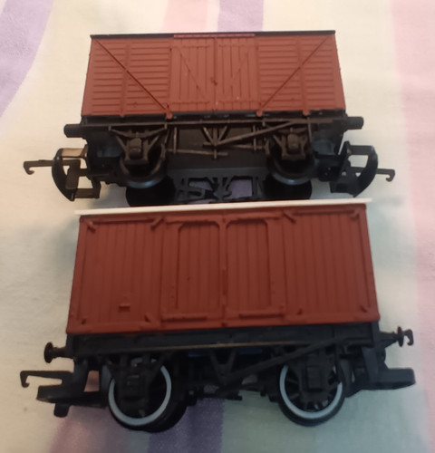 Hornby box wagons - hornby?,