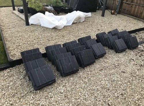 Roof tiles dark - in,