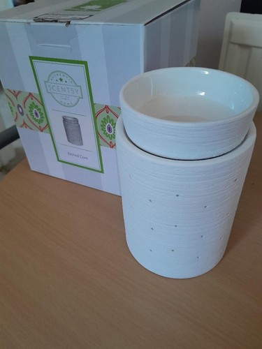 Scentsy cream coloured etched - coloured, 'etched