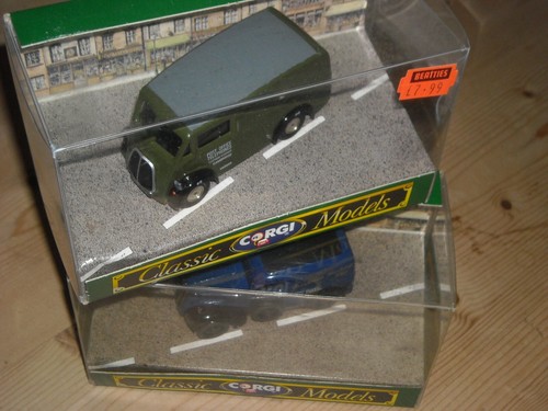 Corgi d983 post - d983,