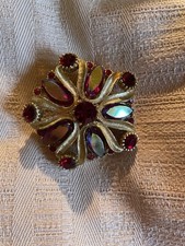 Pretty Aurora Brooch Red &