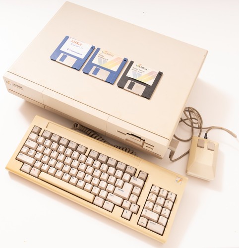 Commodore amiga 1000 imported - commodore,