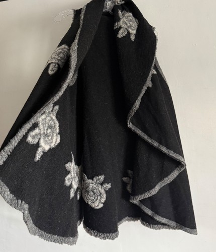 Black white sleeveless wool - black,
