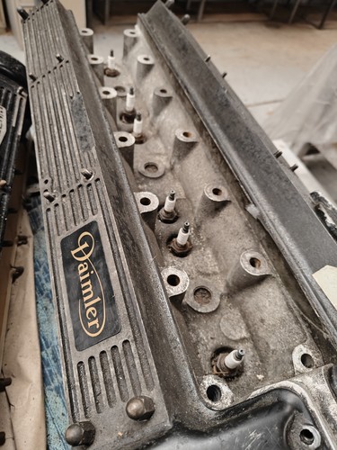 Jaguar cylinder head with - 4.2,