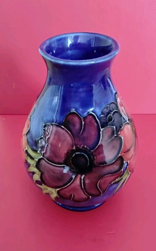 Moorcroft blue pottery anemone - blue,