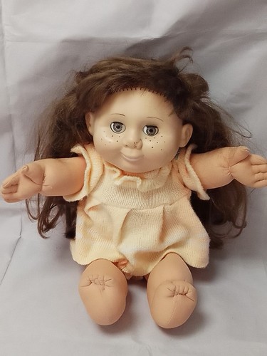 Cabbage patch doll with - patch, moving