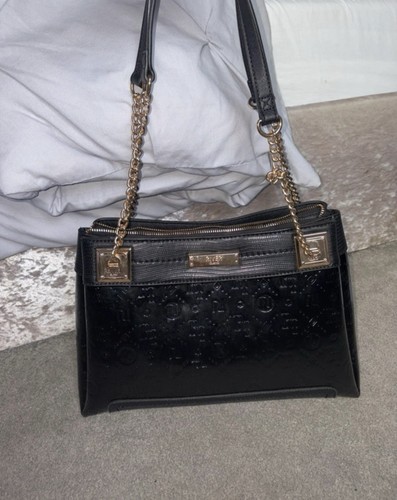 Black river island shoulder - island,
