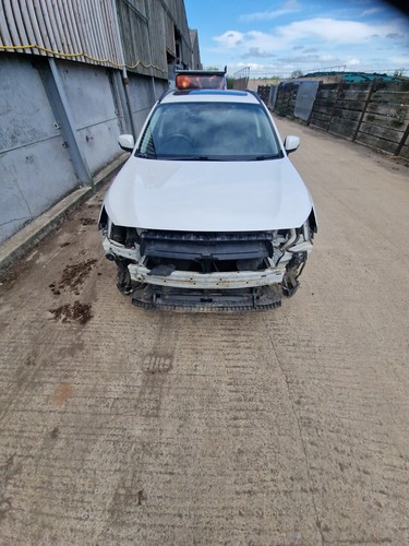 Bonnet subaru white outback - subaru,
