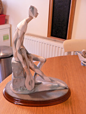 A STUNNING  LARGE LLADRO / NAO