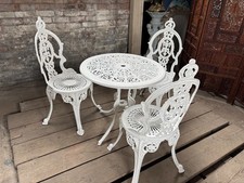 Victorian Style Metal Patio Table & 3 Matching Chairs w 2 x Etagiers