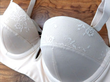 TRIUMPH Push Up Underwired Bra, Removable Straps Size 32 C