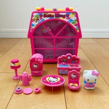 Hello Kitty Portable Dollhouse