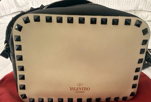 Authentic valentino garavani - authentic,