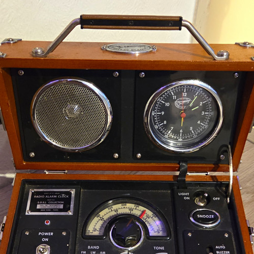 Clock radio alarm - radio,