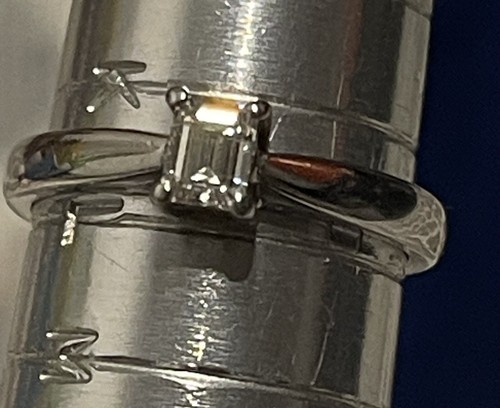 18ct white gold diamond - 18ct,