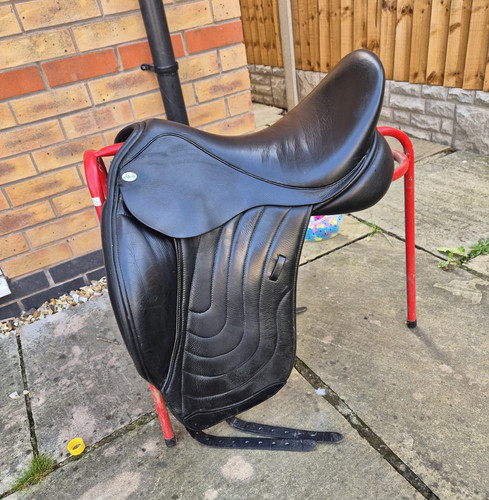 Black leather dressage saddle - black,