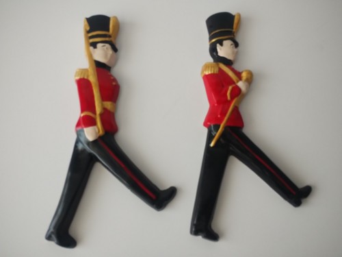 Chalkware marching soldiers - chalkware,