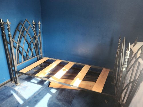 Single gothic grey cast iron - single,