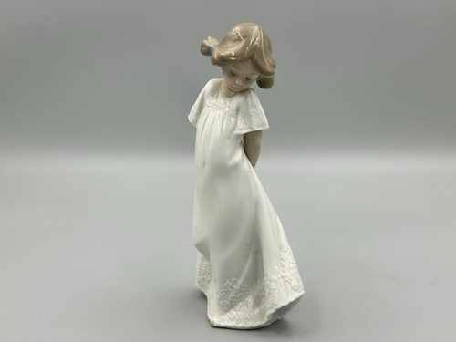 Nao lladro shy young - by,