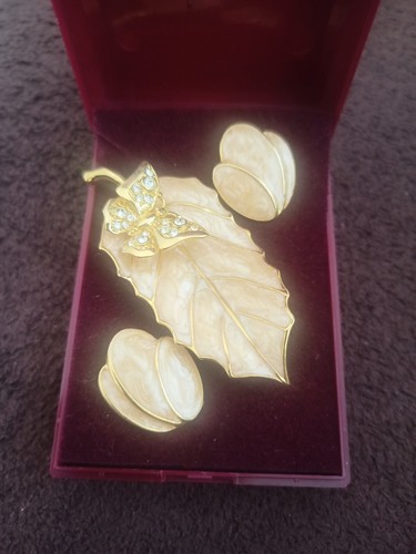 Vintage costume jewellery - vintage,
