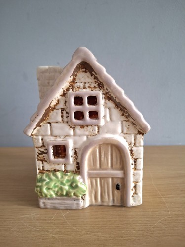 Tea light cottage - light,