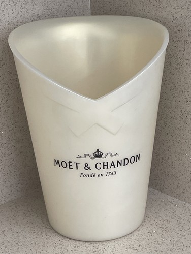 Moet chandon champagne - &,
