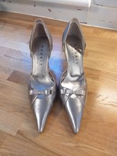 BNWOB Magrit Silver leather Court Shoe 35.5/2.5
