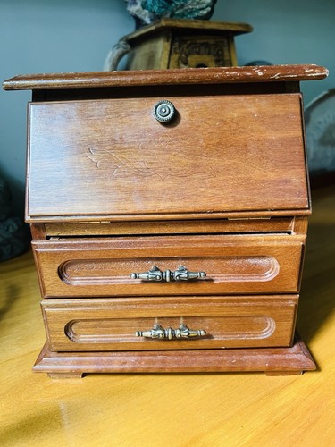 Vintage brown wood jewelry - wood, box