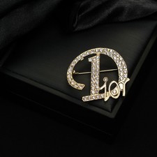 2025 Hot selling retro fashion letter metal brooch clothing accessories