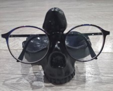 Mock Skull For Holding / Displaying Glasses Complete with Practical Tray (Black)