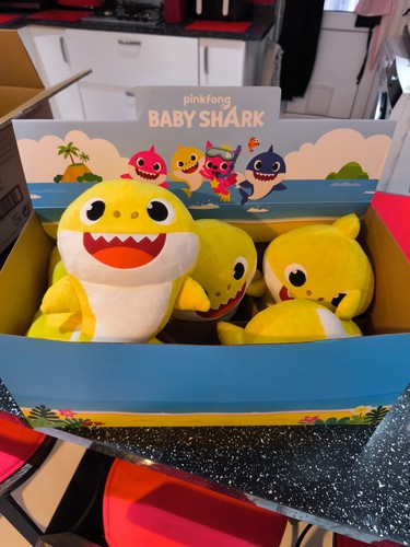 Baby shark plush - baby,