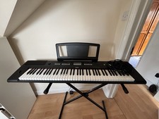 Yamaha EZ-220 Electronic Keyboard with Stand