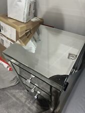 One mirrored bedside table 