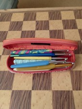 BUNDLE OF 25 CROCHET HOOKS
