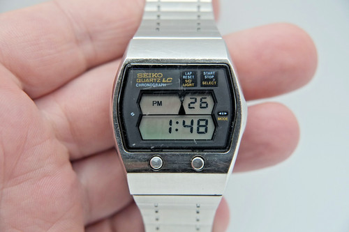 Vintage quartz lcd wristwatch