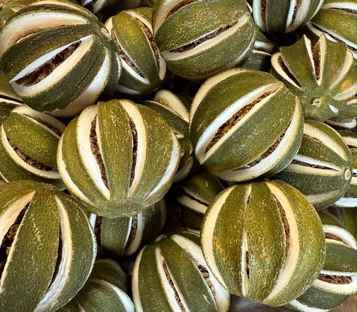 Whole green oranges dried - ,
