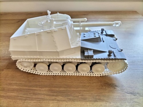 Scale tank sdkfz 124 - scale,