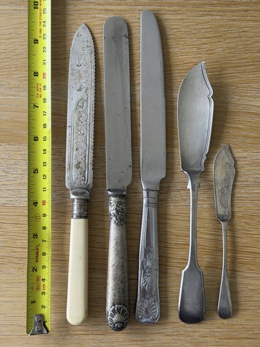 Assortment vintage knives