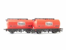 2 x Hornby OO Gauge Texaco Red Tank Wagons 500