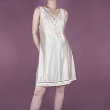 VINTAGE Lace 90s Cream Short