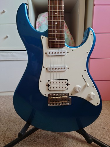 Yamaha pacifica 012 - yamaha,