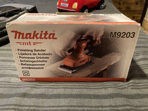 Makita m9203 240v 3 sheet - 240v, 1/3