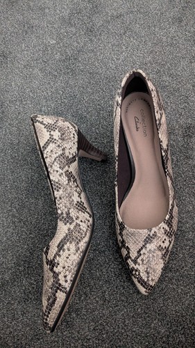 Bnwt clarks ladies linvale - bnwt,