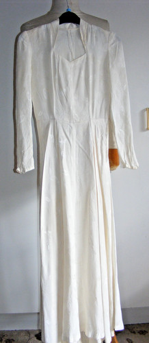 Vintage 1940s wedding dress