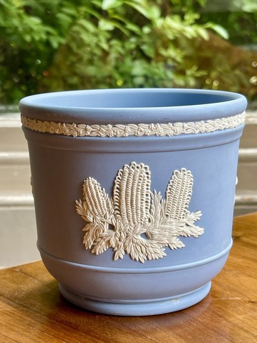 Rare wedgwood jasperware kew - rare,