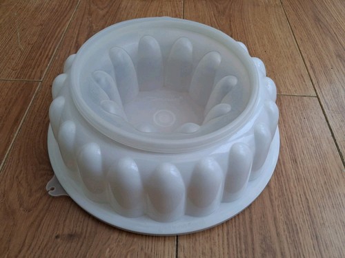 Tupperware jelly blancmange - tupperware, jelly/blancmange
