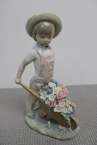 Lladro 1283 little gardener - lladro,